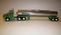 Trucks N Stuff TNS048 HO Scale Peterbuilt 579 With Heniff Chemical Tank Trailer